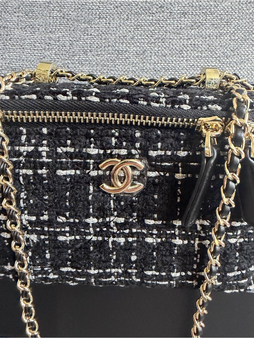 CHANEL MAKEUP Black & White Tweed Mini Vanity Crossbody with Gold Chain - Picture 3 of 10